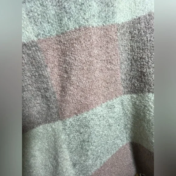 Lane Bryant Women’s Pink and Gray Plaid Cardigan - Picture 6 of 9